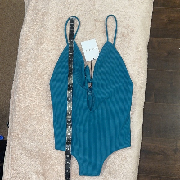 Aila one piece swimsuit size small. Its new but tried on. - Picture 4 of 7